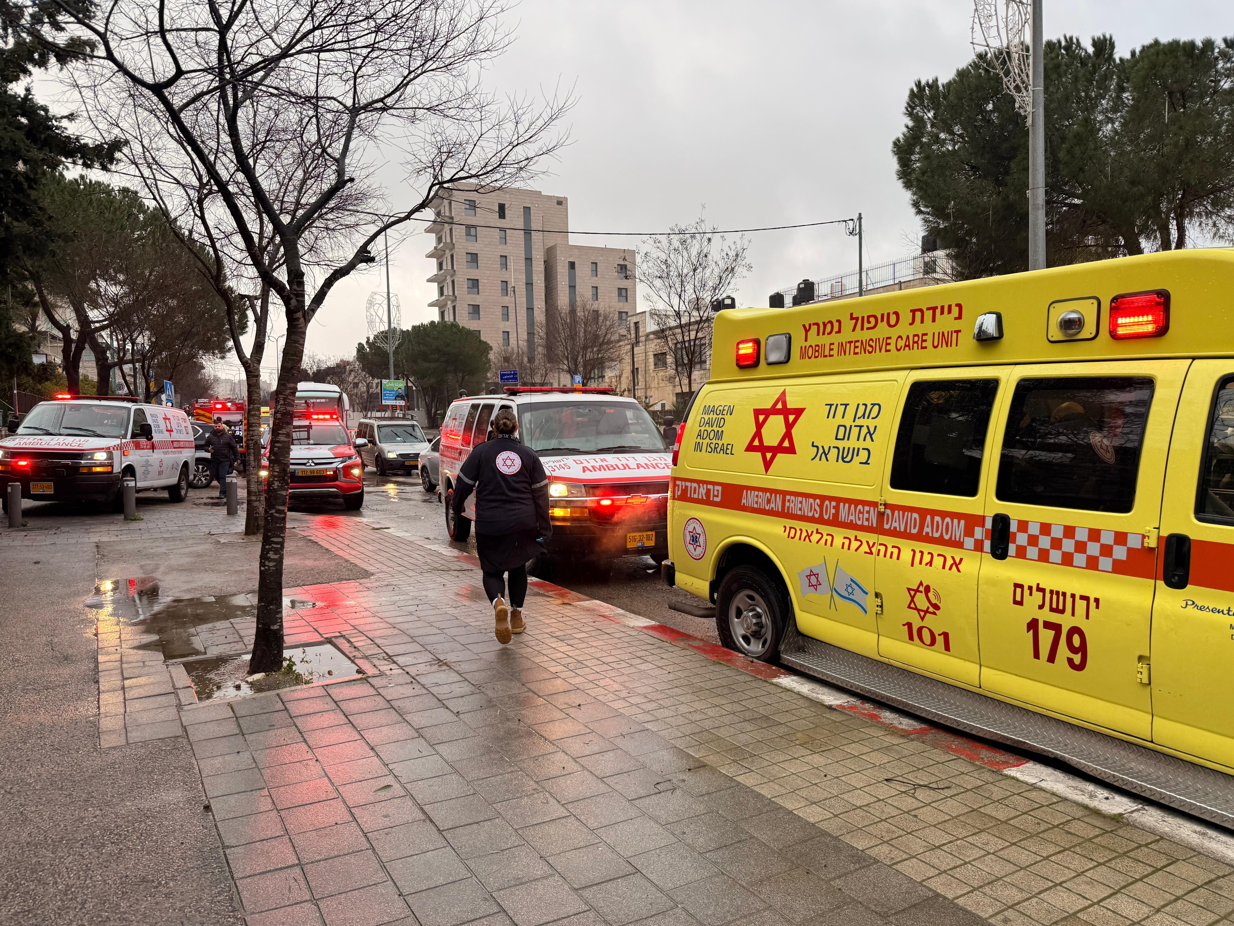 إصابة سائق دراجة نارية بجراح حرجة في حادث على شارع 40