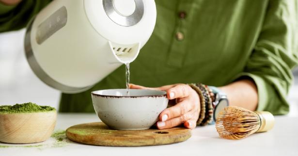 من كوب الشاي إلى سرطان المعدة.. عادة يومية قد تكون قاتلة!