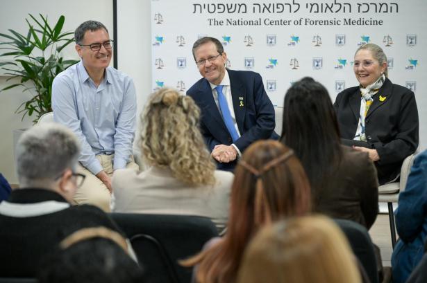 هرتسوغ خلال الزيارة-الإعلامي الحكومي 