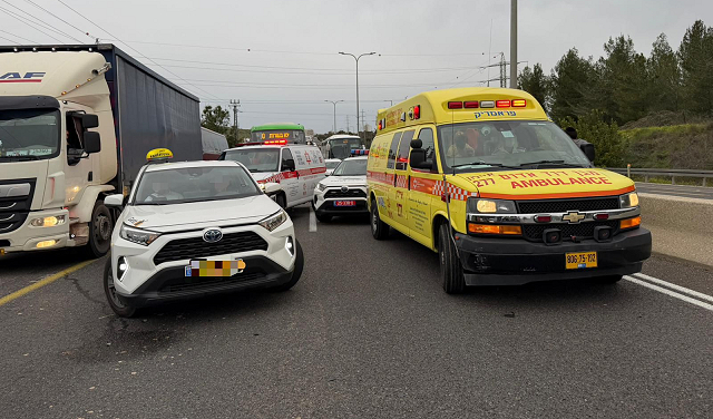 من مكان الحادث - تصوير نجمة داوود الحمراء
