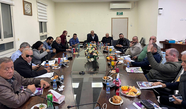 توضيحية- اجتماع سابق للمجلس المحلي- بلدية كفر قرع 