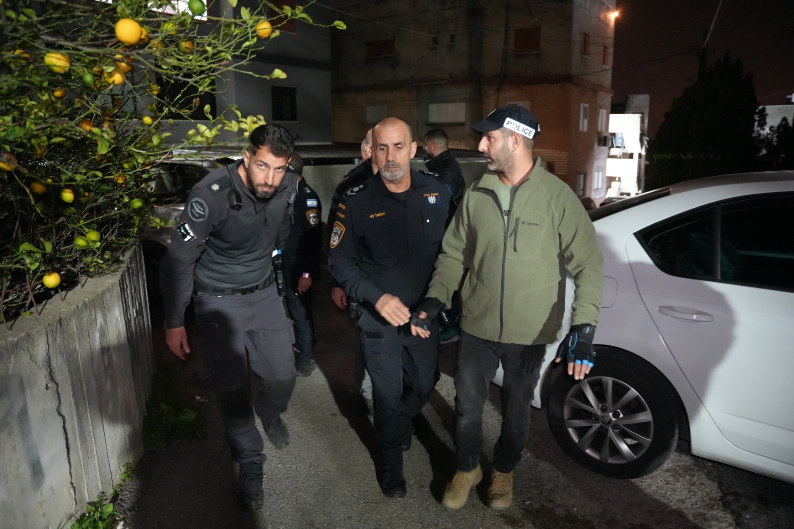 المفوض العام للشرطة خلال الجولة-تصوير الشرطة 