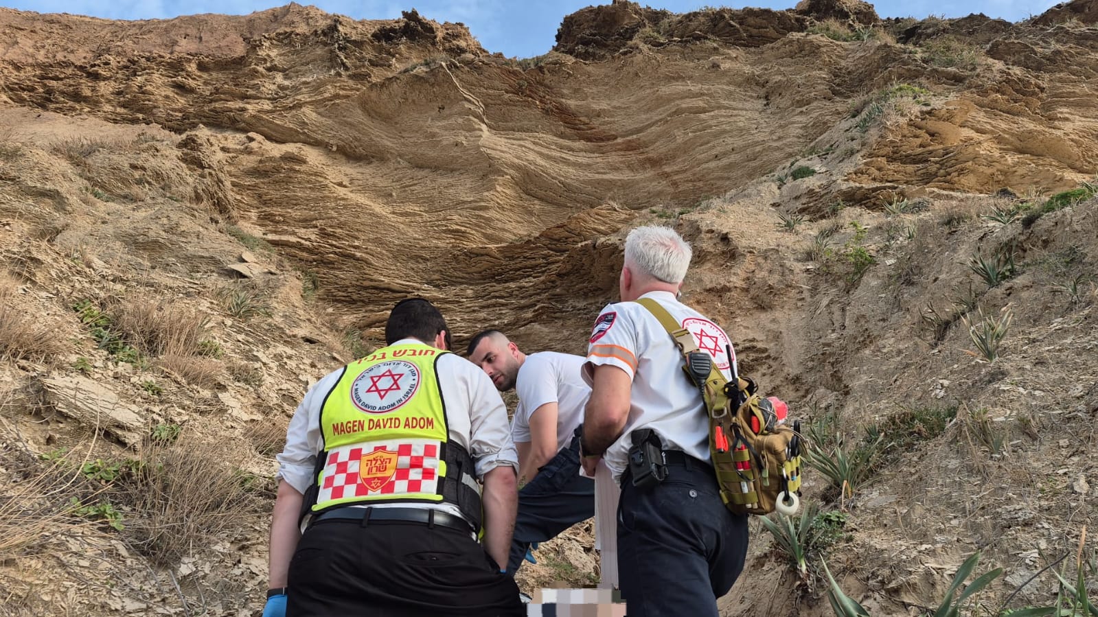 تصوير نجمة داوود الحمراء
