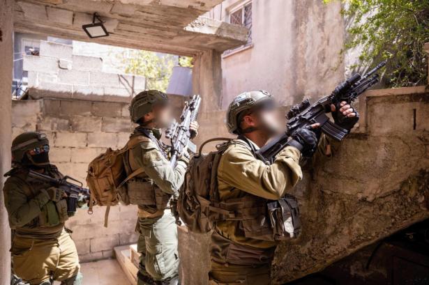 من اقتحامات سابقة في الضفة الغربية - تصوير الجيش الإسرائيلي 