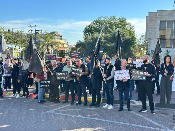 الطيرة تنتفض ضد الجريمة.. إضراب ووقفة حداد على أرواح الضحايا