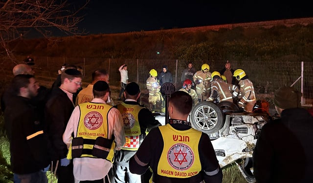 من مكان الحادث على شارع رقم 6 - تصوير نجمة داوود الحمراء
