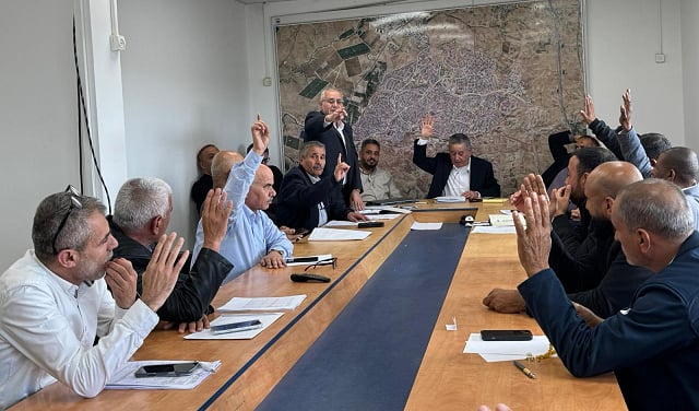 الاجتماع في رهط-إعلام البلدية 