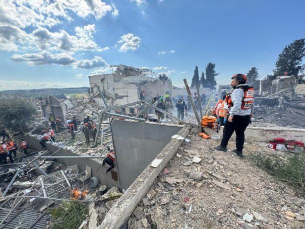 تصعيد خطير.. هجمات على طهران ورد صاروخي نحو إسرائيل وقواعد أميركية