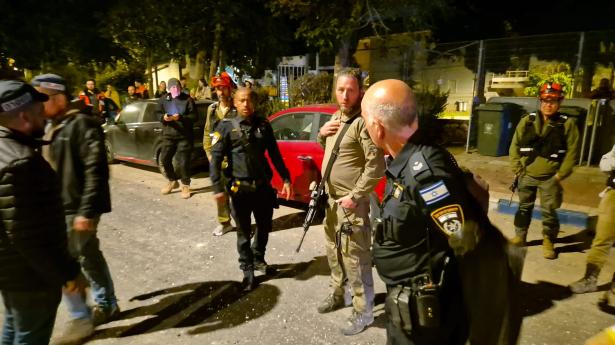 مكان سقوط الصاروخ-تصوير الشرطة 