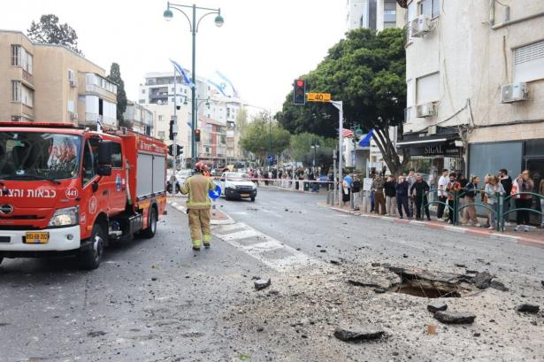 تصوير طواقم الإنقاذ من تل أبيب