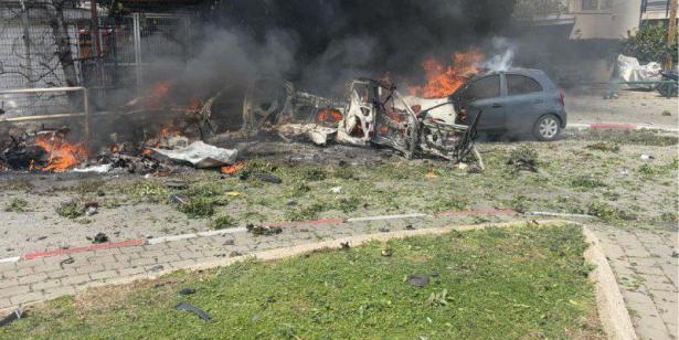 تصوير الاسعاف والانقاذ من موقع السقوط  