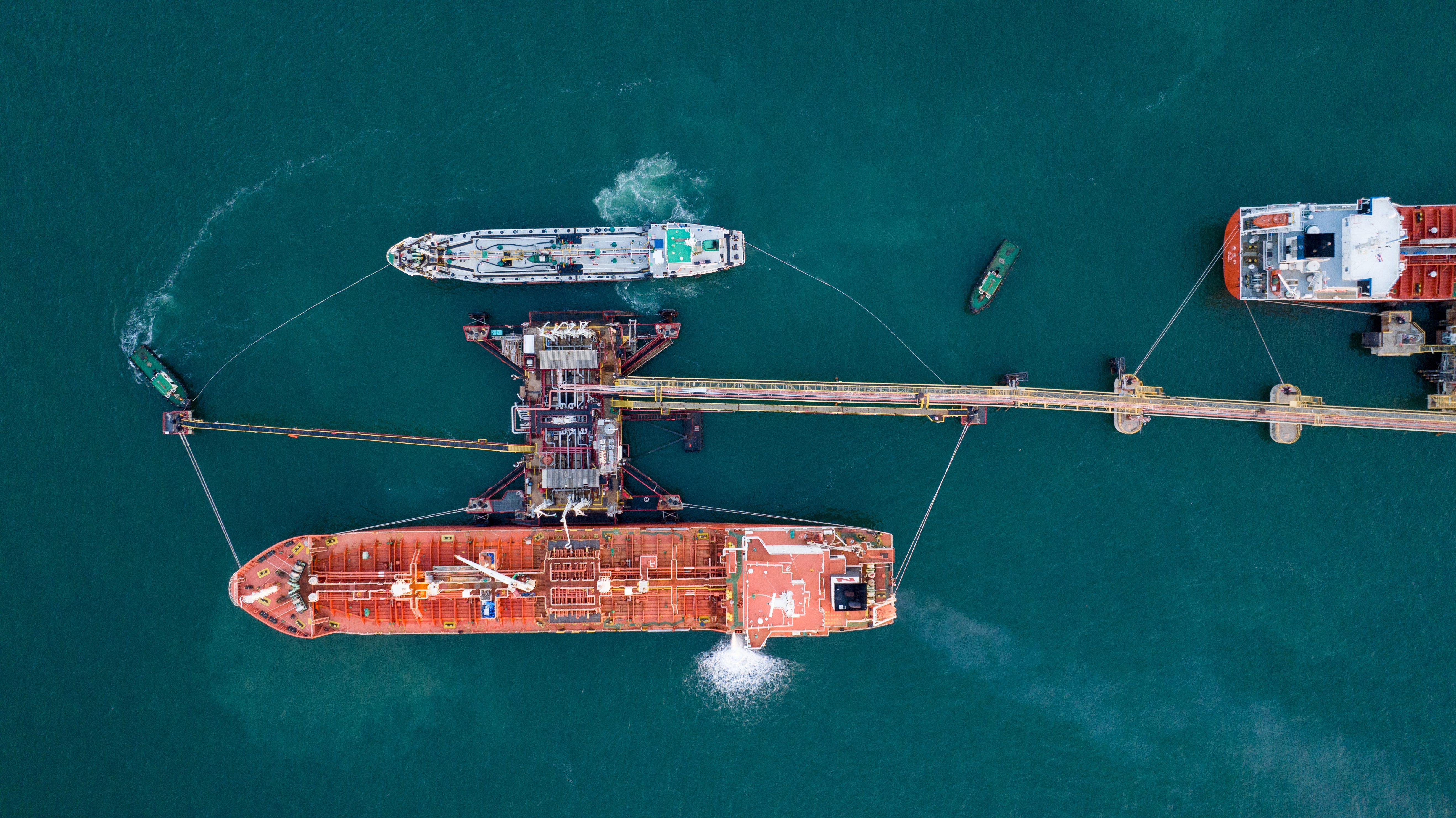 Strait of Hormuz oil tanker - shutterstok