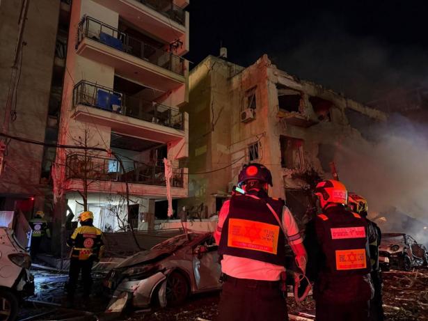 من أماكن سقوط شظايا- الإسعاف والإنقاذ