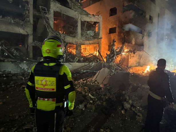 من أماكن سقوط شظايا- الإسعاف والإنقاذ