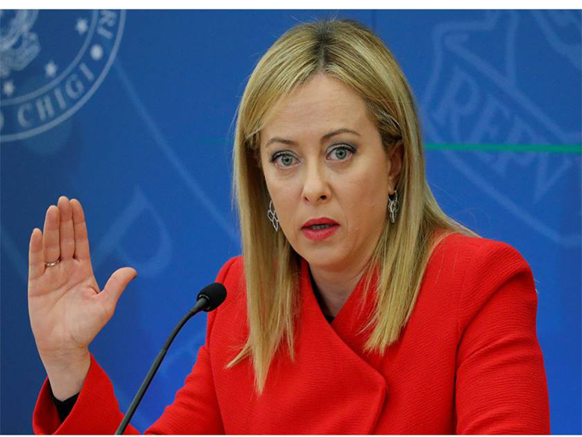 شاب في الشارع يُحرج رئيسة وزراء إيطاليا