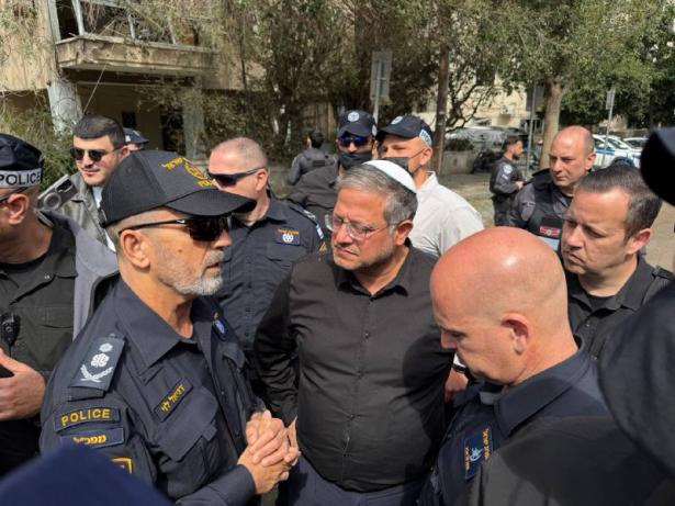 توضيحية-بن غفير خلال زيارة بيت شميس-تصوير وزارة الأمن 