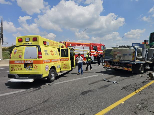 من موقع الحادث - تصوير نجمة داوود الحمراء