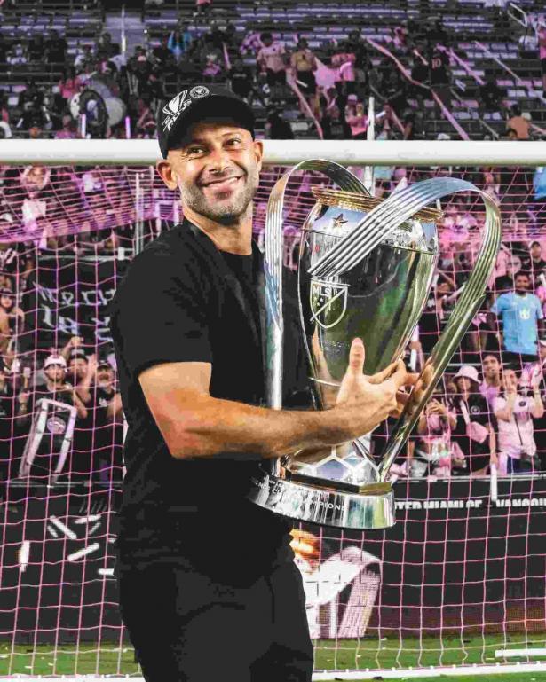 رحيل ماسكيرانو.. ما سبب استقالة مدرب ميسي؟