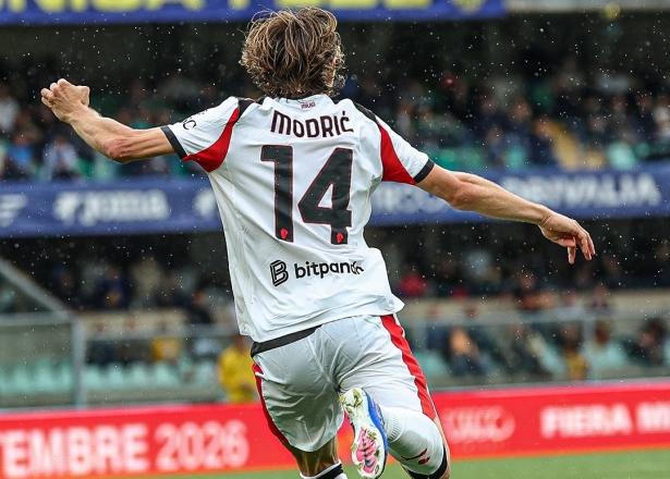 الصورة من الحساب الرسمي لنادي ميلان - @acmilan