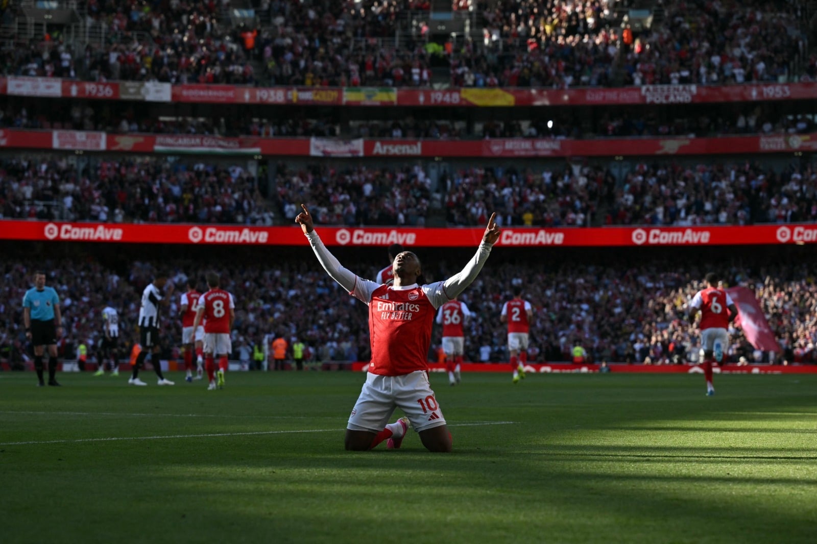 الصورة من الحساب الرسمي لبريميرليغ - @premierleague