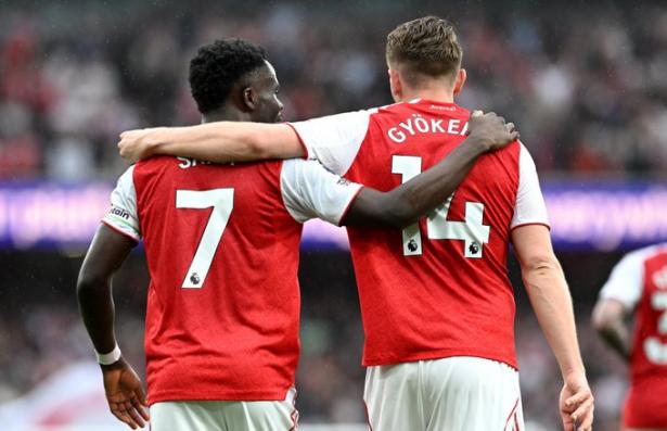 جيوكيريس وساكا - الصورة من الحساب الرسمي لبريميرليغ - @premierleague