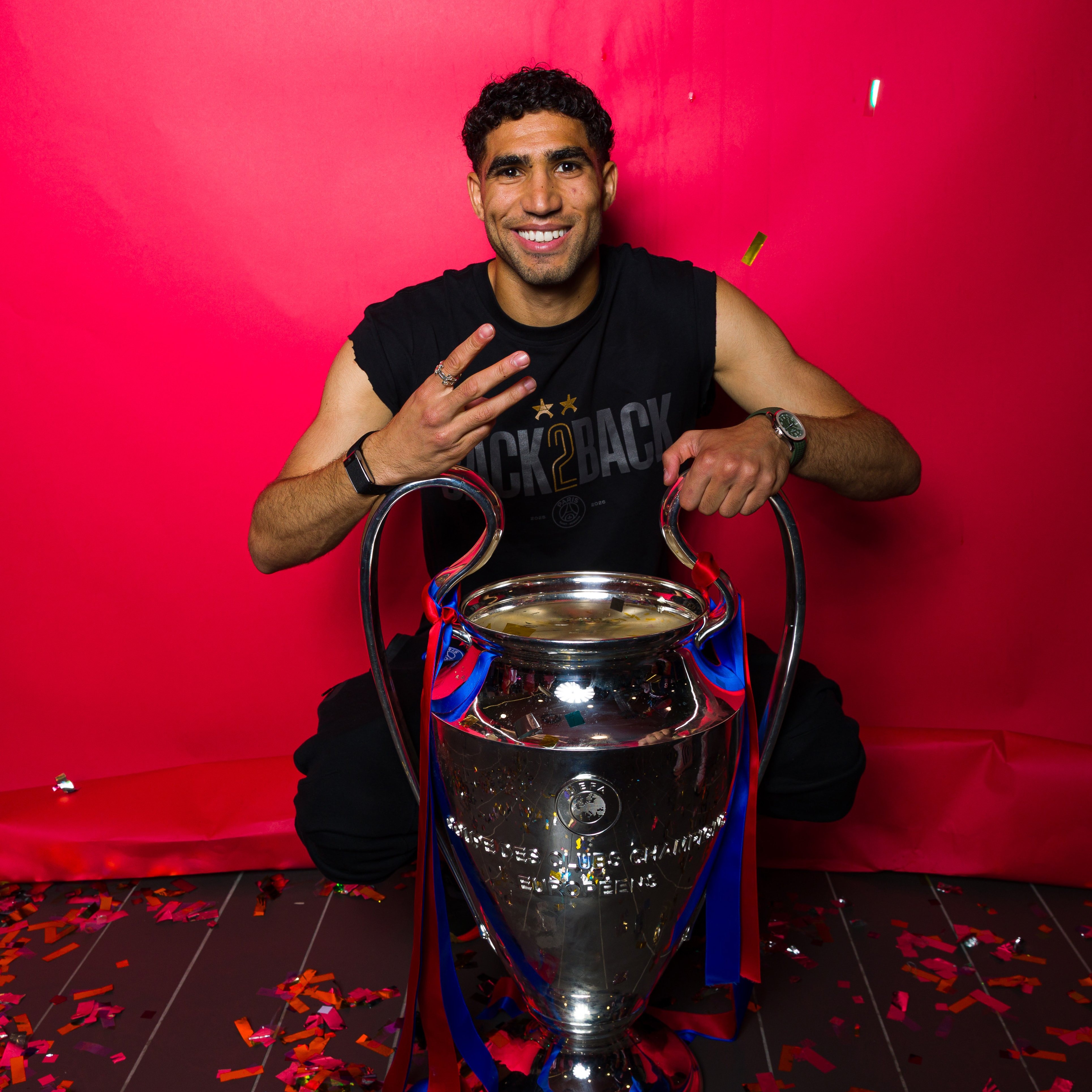 حكيمي - الصورة من الحساب الرسمي لباريس سان جيرمان - @PSG_inside