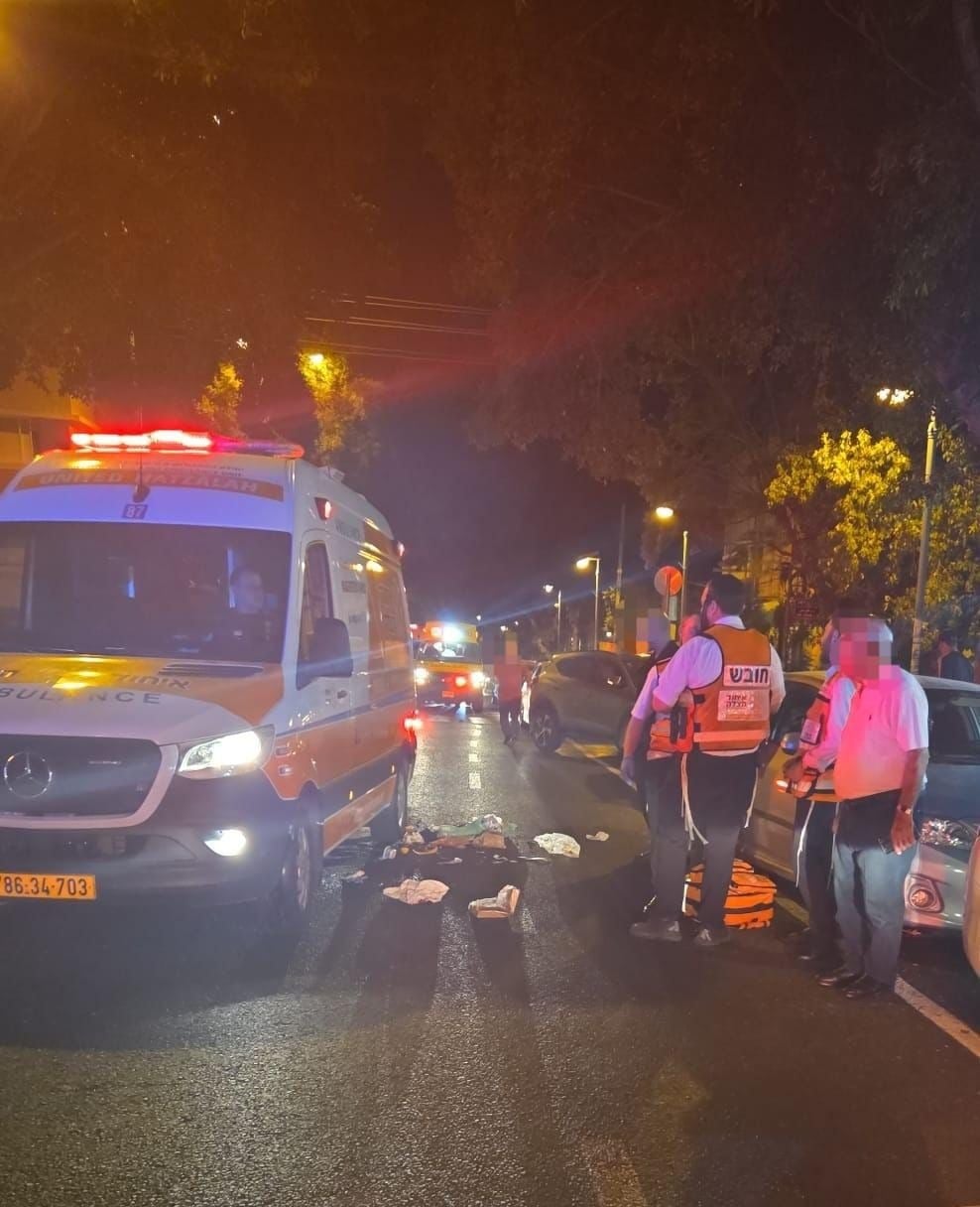 رجل سبعيني يُنقل بحالة خطيرة إثر حادث دهس في شارع هرتسليا بحيفا