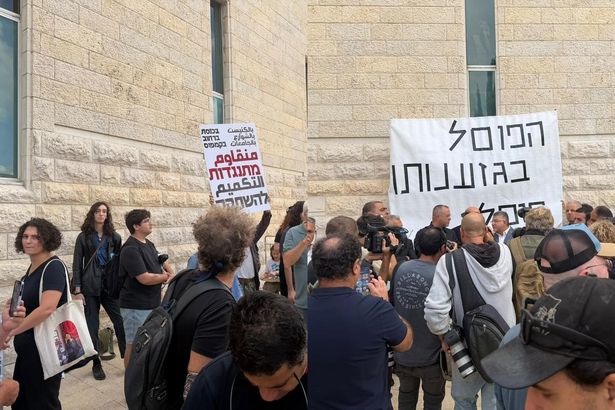 من محيط العليا قبيل بدء جلسة أبو شحادة (خاص بالشمس)
