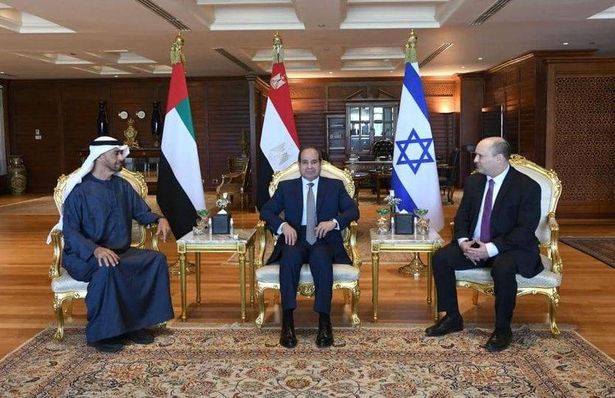 الصحفي اشرف ابو الهول مدير تحرير صحيفة الأهرام المصرية حول القمة الثلاثية اليوم في شرم الشيخ