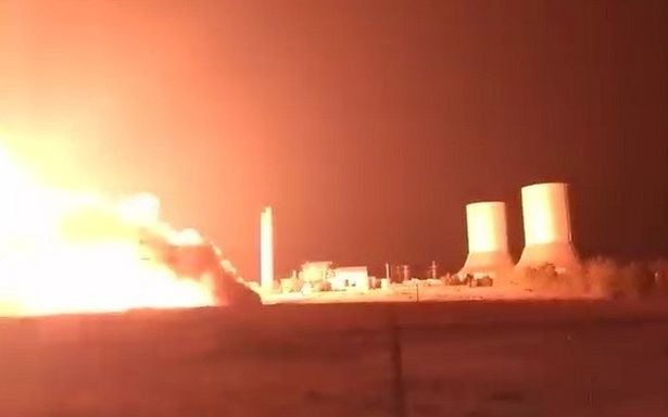صورة للحريق الذي اندلع شرقي دمشق