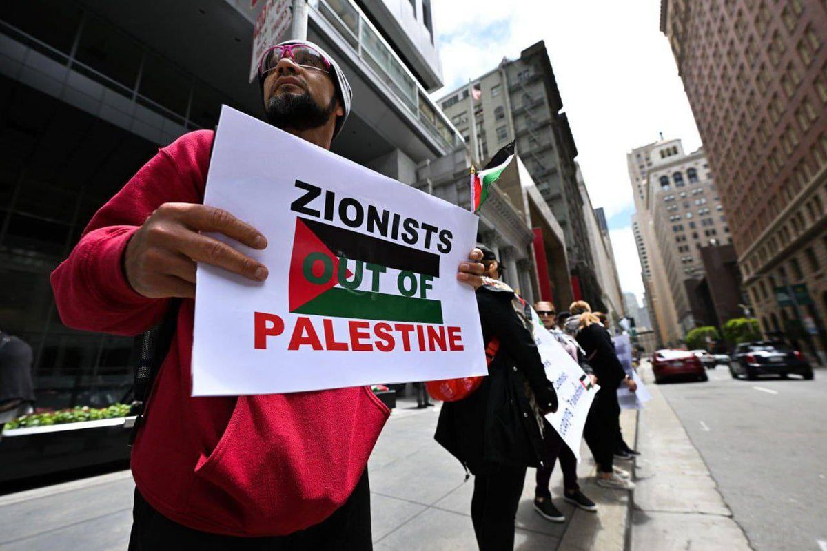  المتضامنين مع القضية الفلسطينية من أمام مقر قنصلية اسرائيل في سان فرانسيسكو