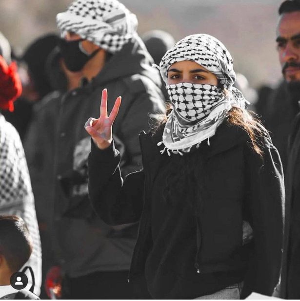 شابة بدوية تلفت أنظار العالم للنقب!