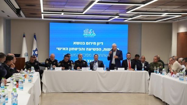 غنايم: لجنة الرؤساء مستعدة للتدخل لإنقاذ الوحدة بين الأحزاب بشرط تفويض الأطراف الثلاثة