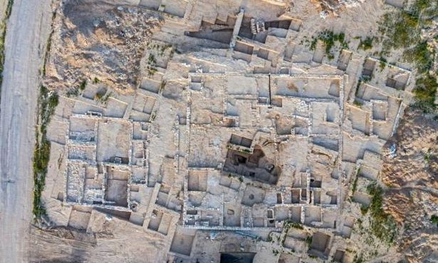 بقايا عزبة ومسجد من الحقبة الأولى للإسلام!