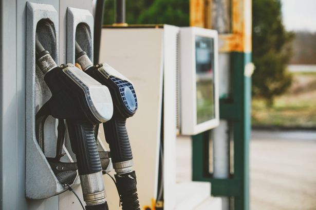 كم سيصبح سعر لتر البنزين بعد انتصاف هذه الليلة؟