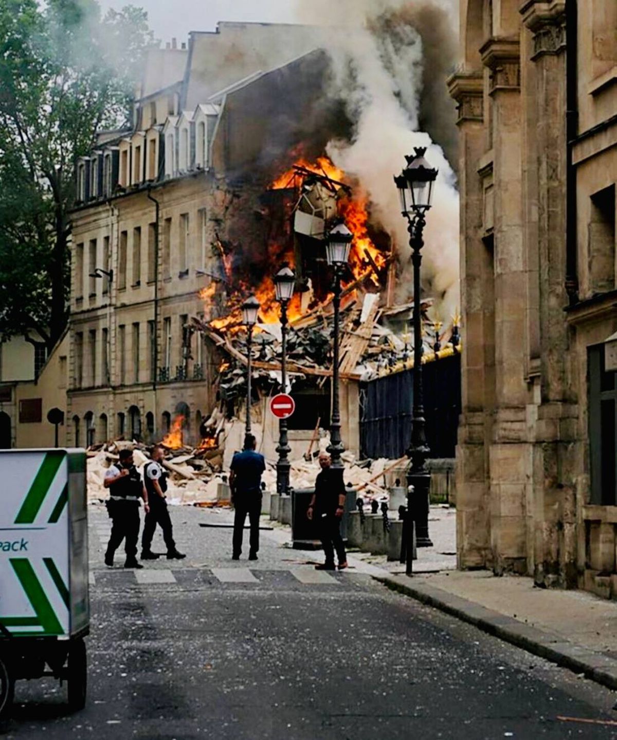 إصابة 16 شخصًا في انفجار غاز بمبنى وسط باريس