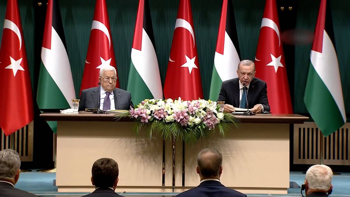 صورة من المؤتمر الصّحفي في تركيا بحضور الرئيس محمود عبّاس مع نظيره اوردوغان