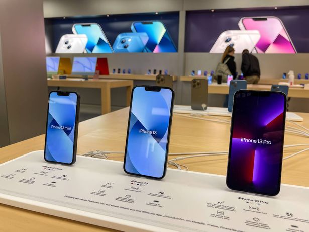 أبل تصدر تحديثًا ل iPhone 12 فى فرنسا لمعالجة مخاوف الإشعاع