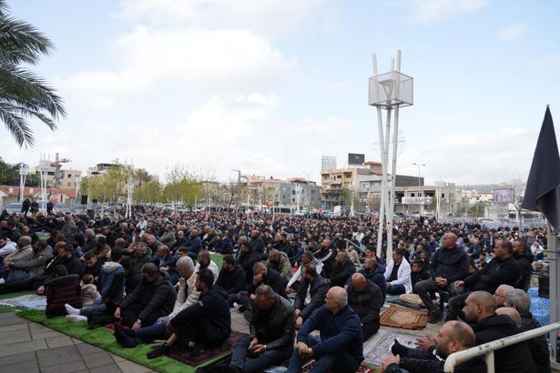 من مكان الصلاة في بلدية سخنين - تصوير محمد خليلية  