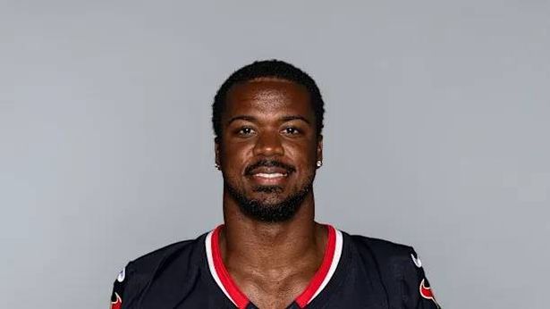 عزيز الشاعر، الصورة من الموقع الرسمي لفريق هيوستن تكسانز - .houstontexans.com