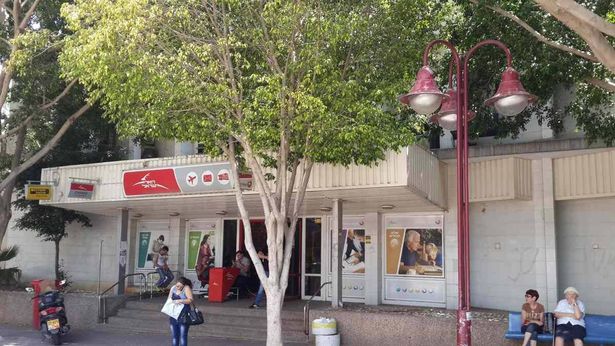 وليد الهواشلة: إجبار المواطنين على شراء منتجات من مكاتب البريد تجاوز صارخ للقوانين وأخلاقيات الخدمة