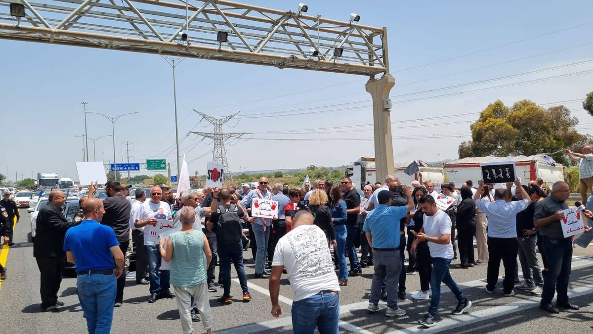 لجنة المتابعة تحيي نجاح مظاهرة قافلة السيارات وتعلن عن خيمة اعتصام في الأسبوع المقبل في القدس