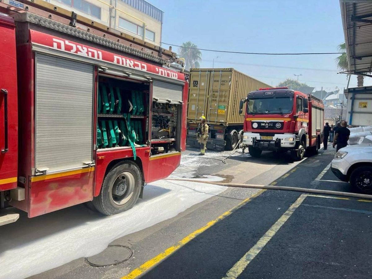 اندلاع حريق في مصنع للأقمشة بالمنطقة الصناعية بطبريا