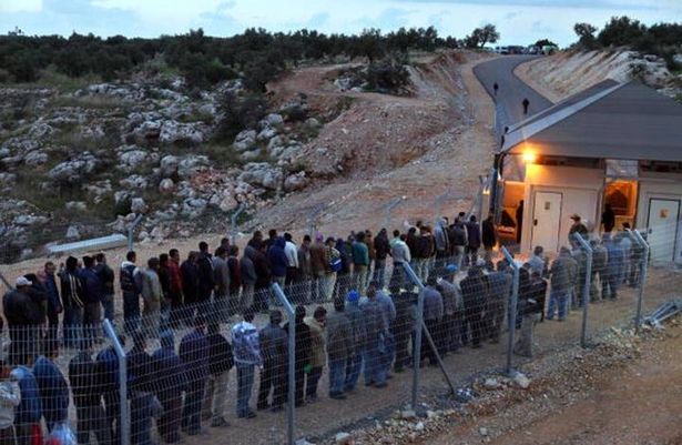 بدءًا من 1 آب.. العمال الفلسطينيون بإسرائيل سيحصلون على قسيمة راتب ومخصصات تقاعد!