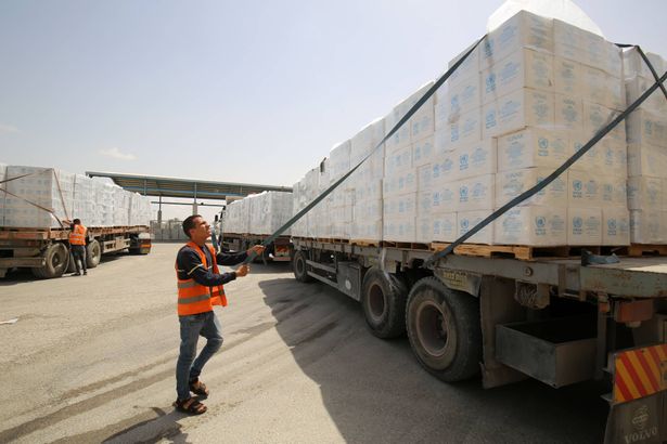نتنياهو يوعز بفحص شاحنات الأدوية قبل دخولها إلى قطاع غزة 