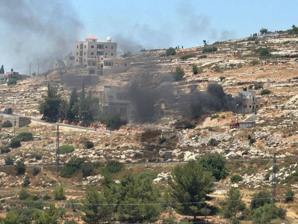 اعتداءات للمستوطنين وحرق منازل ومركبات مواطنين فلسطينيين في قرية ام صفا بالقرب من رام الله
