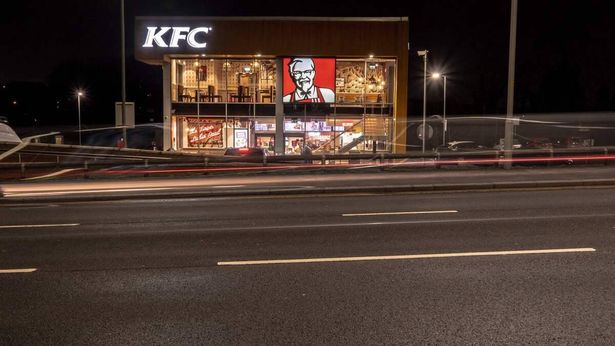 لماذا أغلقت KFC عددا من الفروع في البلاد؟.. خبير تسويق يوضح الأسباب