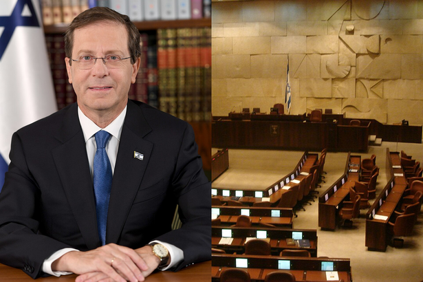 من اليسار - الرئيس الإسرائيلي
المصدر: Avi Ohayon / Government Press Office of Israel (GPO)، عبر Wikimedia Commons


من اليسار - صورة للكنيست 
مصدر الصورة: בית השלום، عبر Wikimedia Commons، ويُسمح بإعادة استخدامها