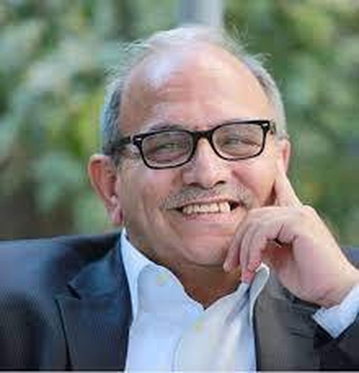 صورة لمدير العام لمركز مسارات، الأستاذ هاني المصري 