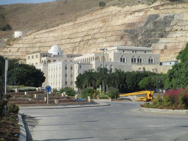 التحقيق مع الشيخ أبو محمد علي معدي بعد عودته من زيارة دينية الى لبنان